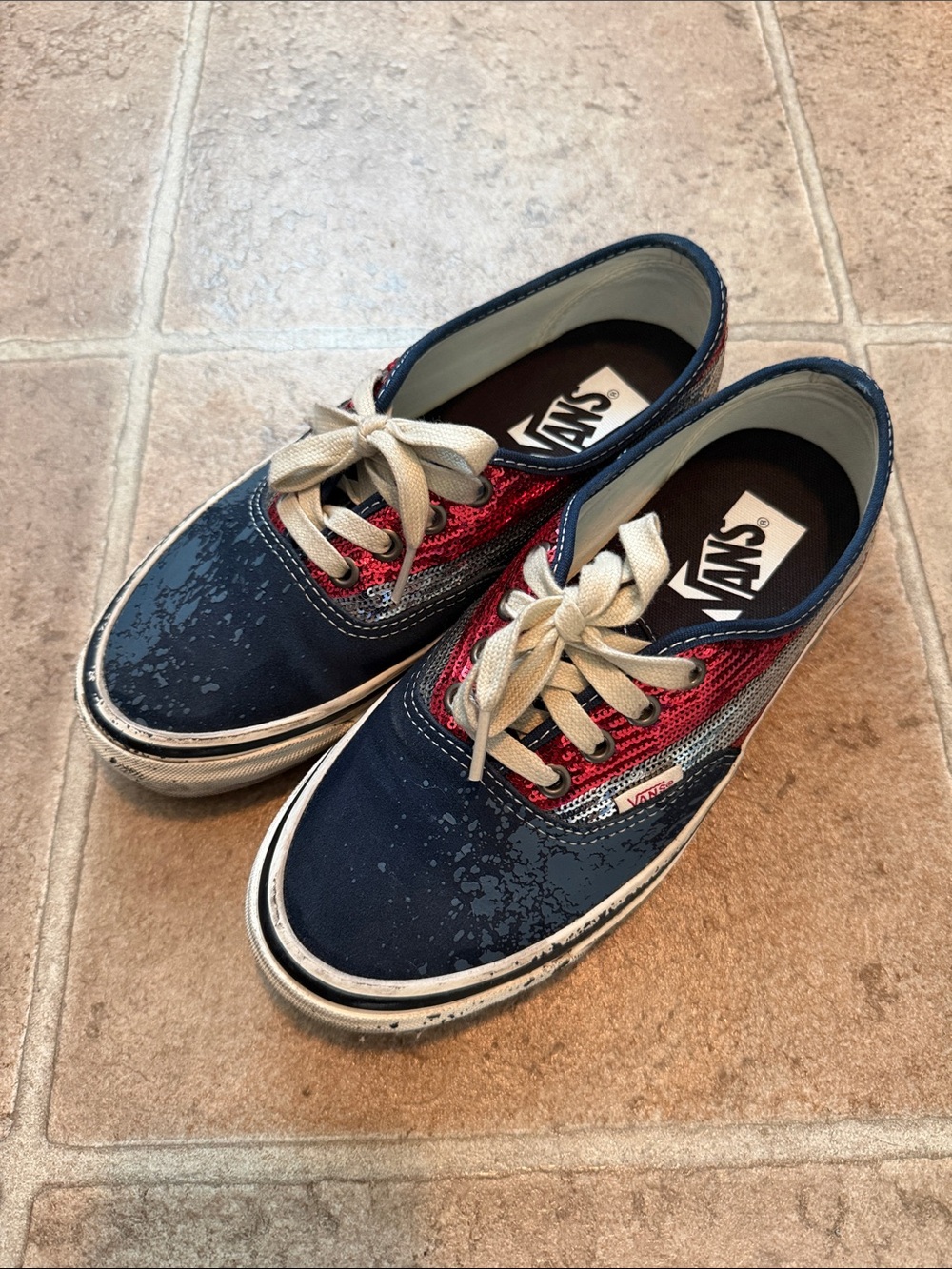 Unisex Vans Authentic. Size U.S. W7.5/M6